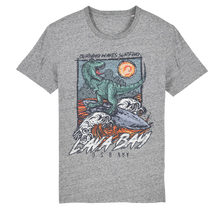 Cargar imagen en el visor de la galería, CAMISETA UNISEX " LAVA BAY"